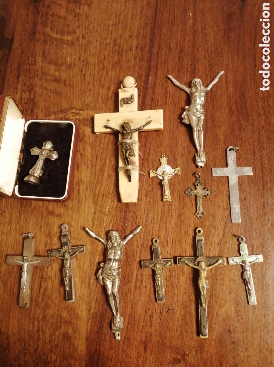 Antig&uuml;edades: Lote doce Crucifijos - Foto 1