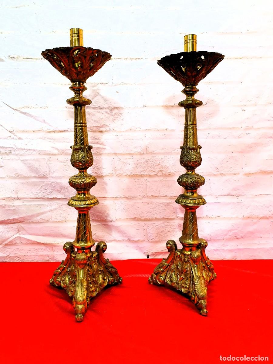 Antig&uuml;edades: Pareja de hacheros de iglesia en bronce - Foto 4