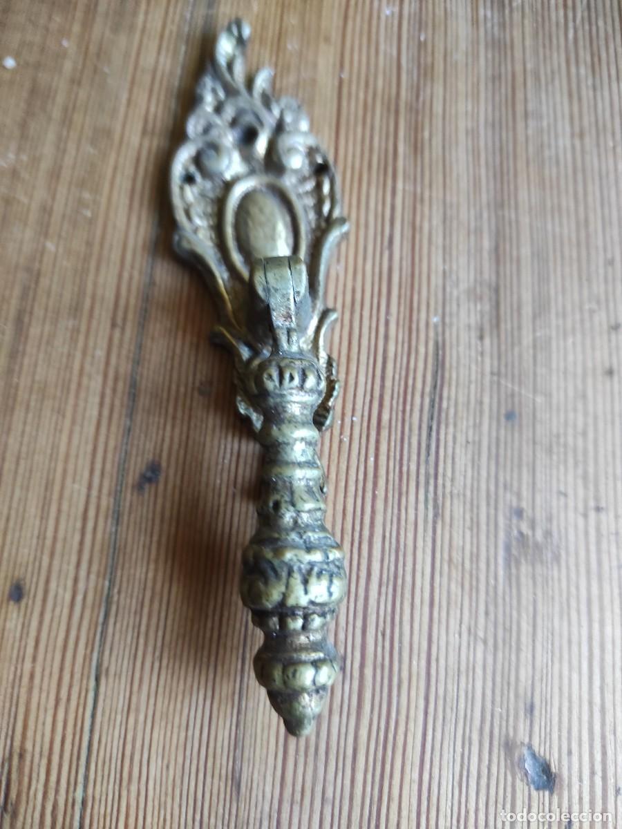 Antig&uuml;edades: Tirador de laton o bronce - Foto 1