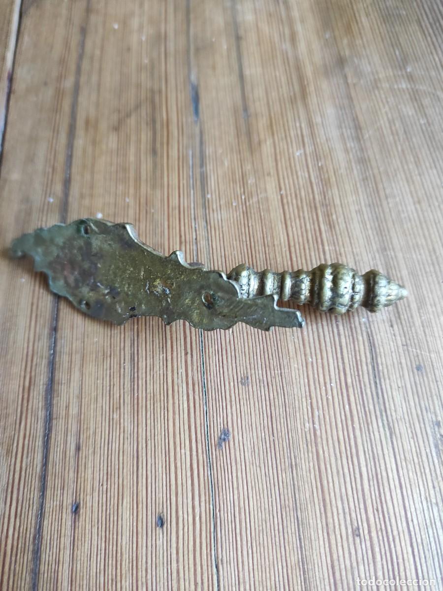 Antig&uuml;edades: Tirador de laton o bronce - Foto 2