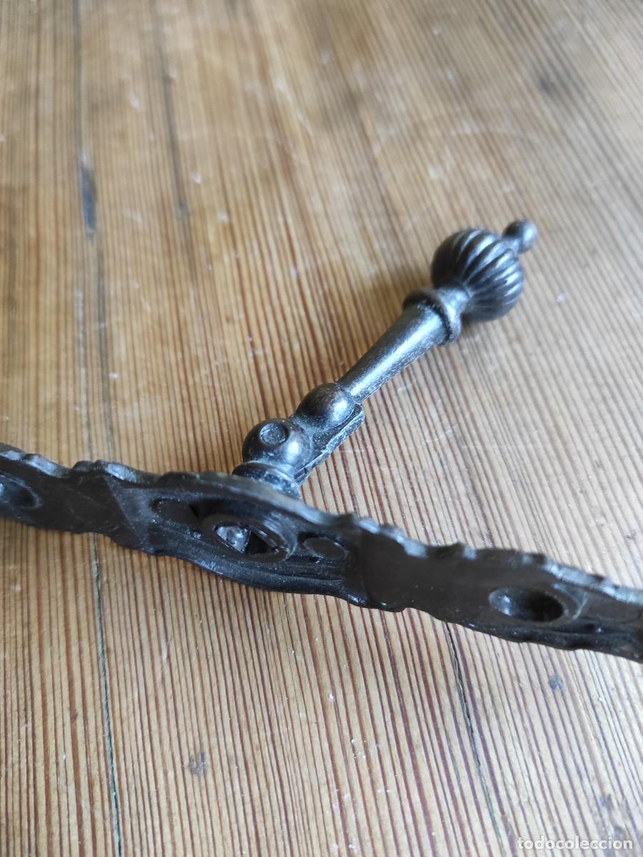 Antig&uuml;edades: Tirador metal - Foto 2