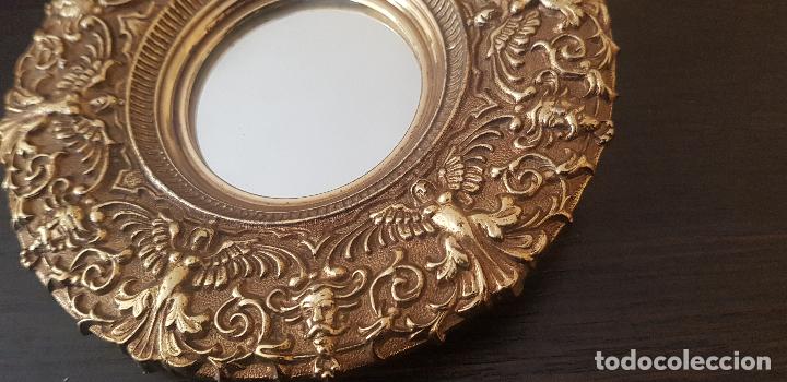 Antig&uuml;edades: ESPEJO DE BRONCE COLGAR A LA PARED 15X2 CM - Foto 3
