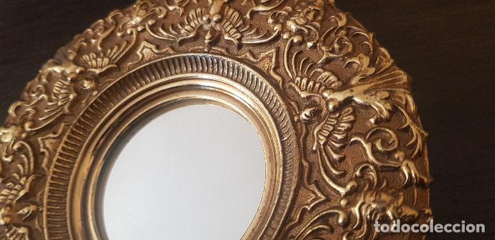 Antig&uuml;edades: ESPEJO DE BRONCE COLGAR A LA PARED 15X2 CM - Foto 4