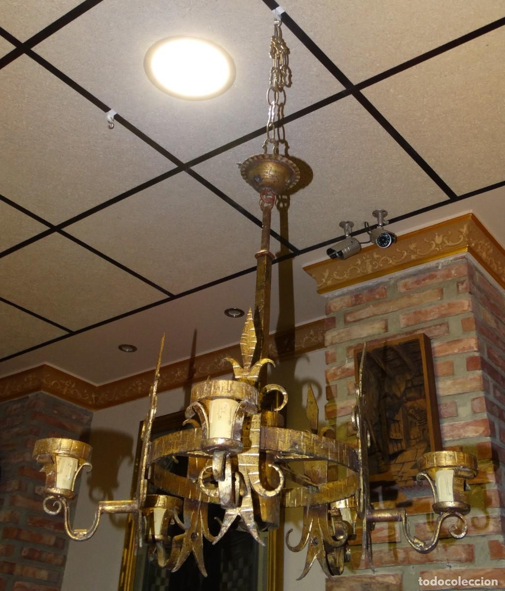 Antig&uuml;edades: L&Aacute;MPARA DE FORJA BRONCEADA. ESTILO MEDIEVAL. 5 BRAZOS. - Foto 2