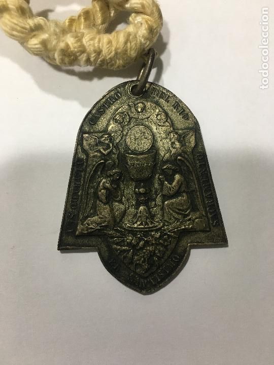Antig&uuml;edades: medalla con cordon - Foto 2