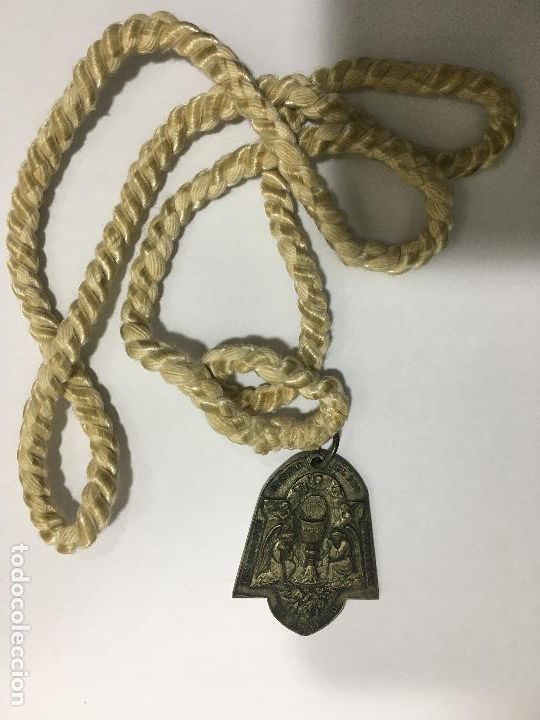 Antig&uuml;edades: medalla con cordon - Foto 1