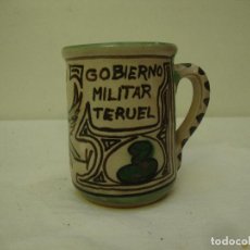 Antigüedades: CURIOSA TAZA JARRA CERAMICA DOMINGO PUNTER DE TERUEL GOBIERNO MILITAR TERUEL