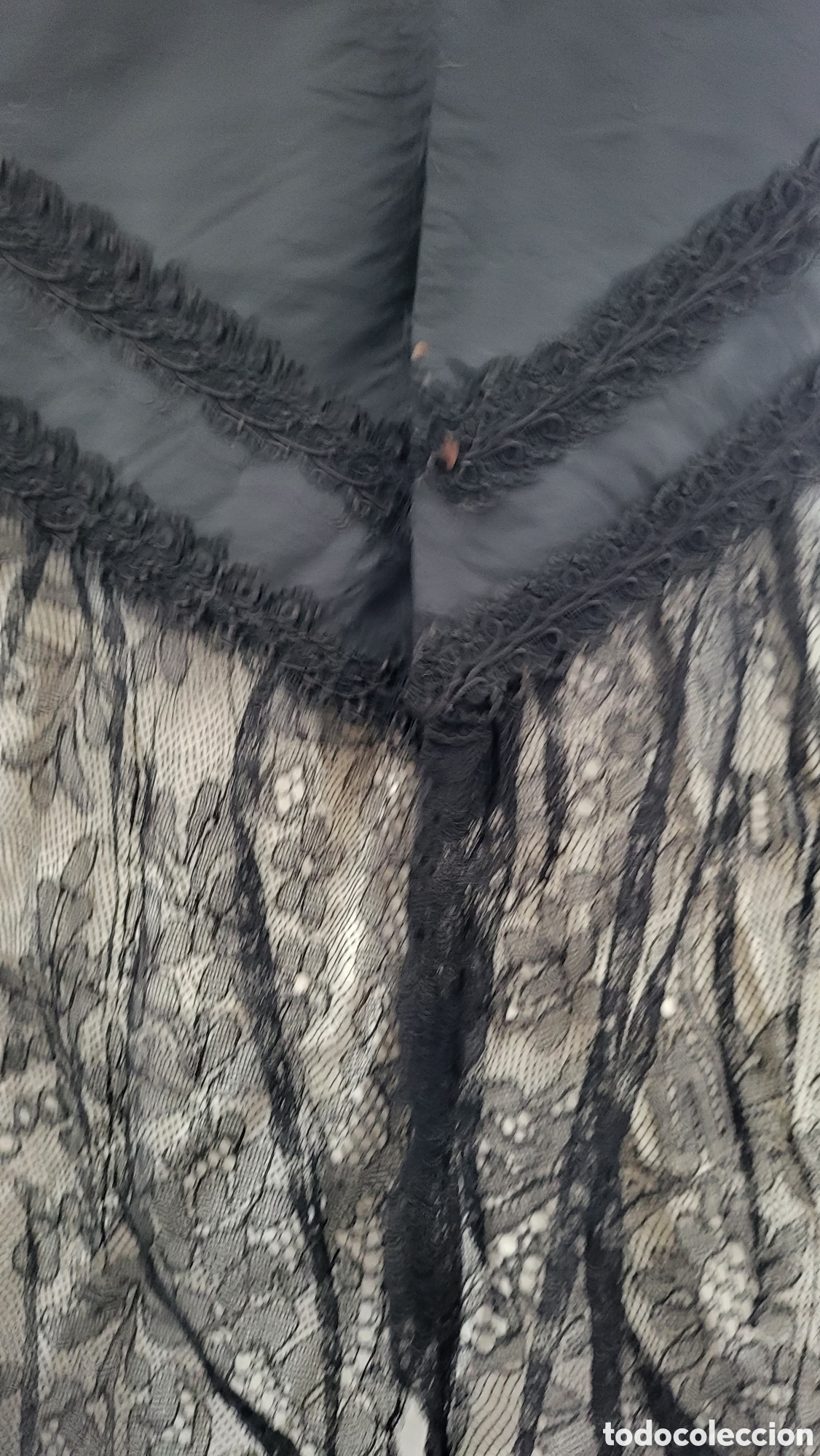 Antig&uuml;edades: ANTIGUO TERNO MANTILLA ENCAJE DE CHANTILLI Y SEDA - Foto 5