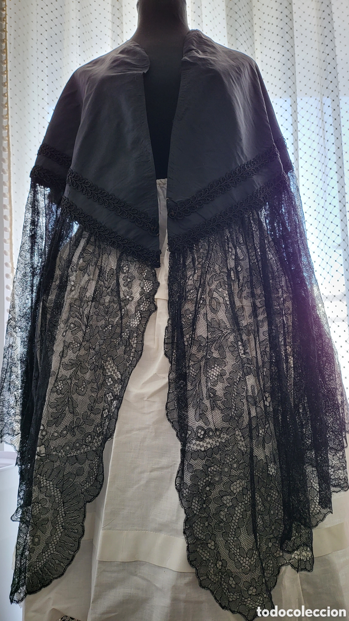 Antig&uuml;edades: ANTIGUO TERNO MANTILLA ENCAJE DE CHANTILLI Y SEDA - Foto 6