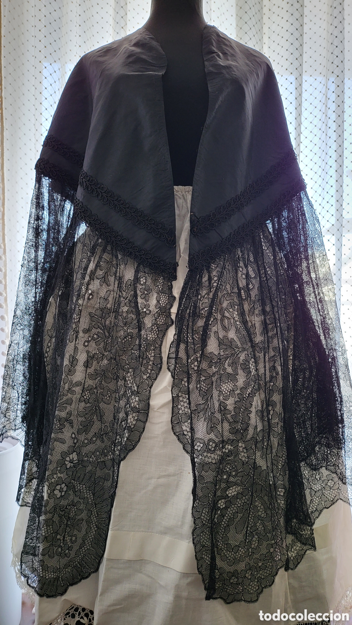 Antig&uuml;edades: ANTIGUO TERNO MANTILLA ENCAJE DE CHANTILLI Y SEDA - Foto 8