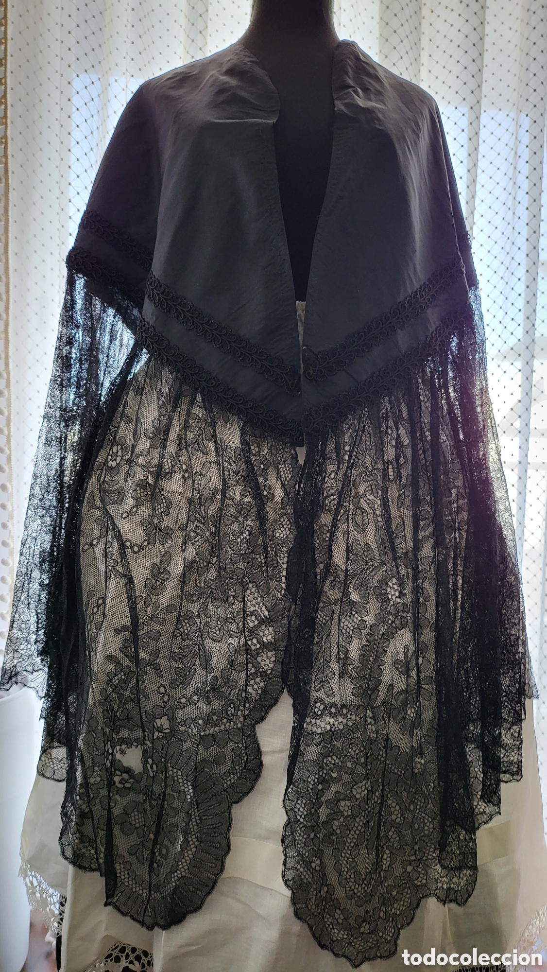 Antig&uuml;edades: ANTIGUO TERNO MANTILLA ENCAJE DE CHANTILLI Y SEDA - Foto 7
