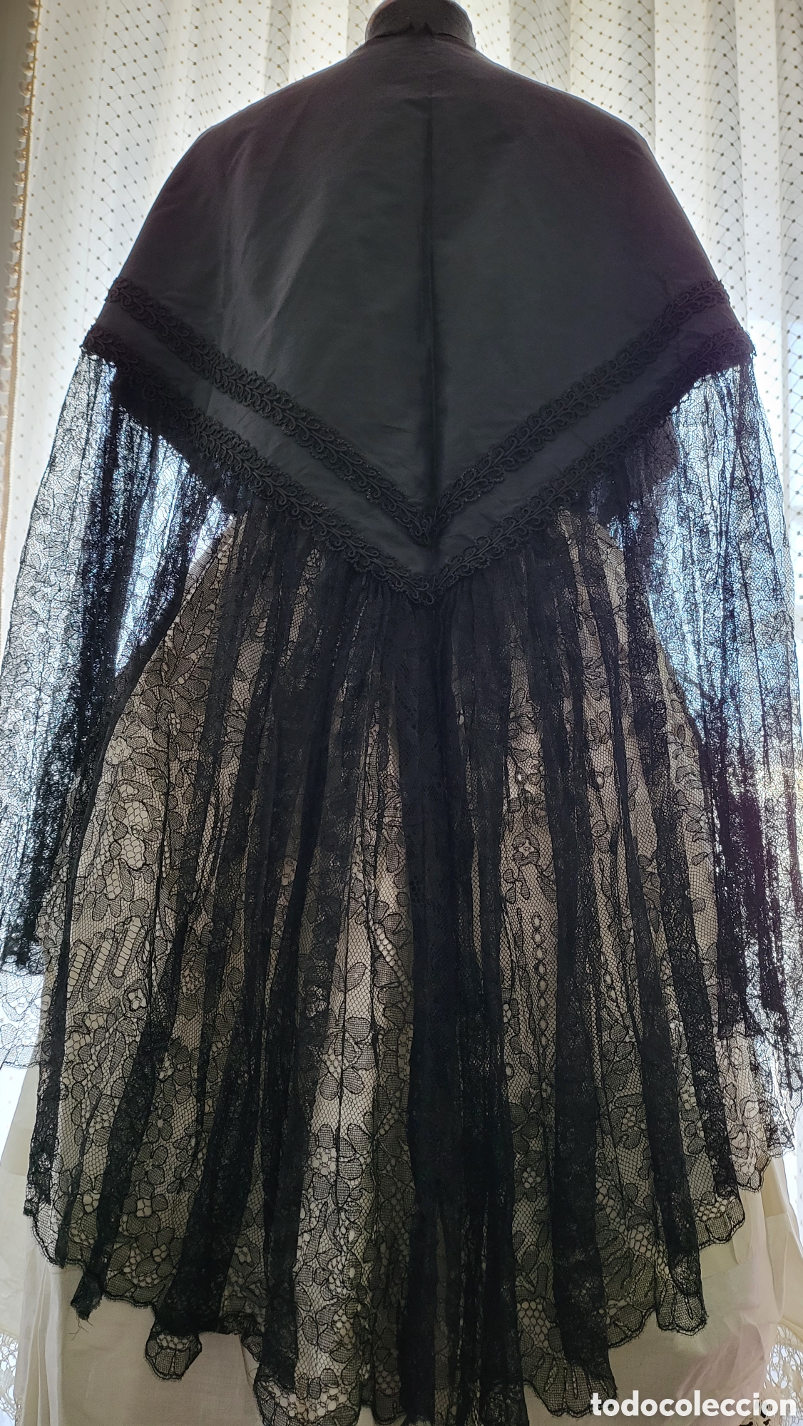 Antig&uuml;edades: ANTIGUO TERNO MANTILLA ENCAJE DE CHANTILLI Y SEDA - Foto 10