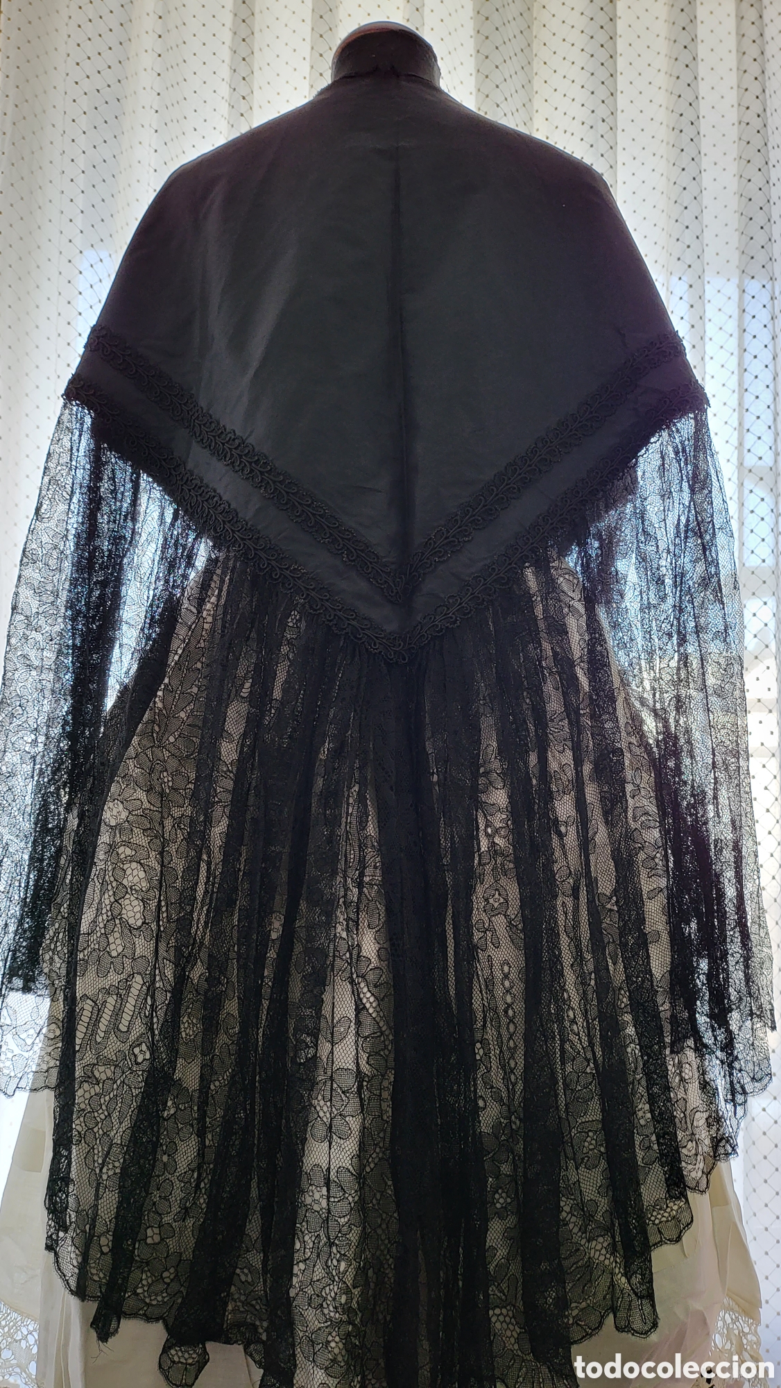 Antig&uuml;edades: ANTIGUO TERNO MANTILLA ENCAJE DE CHANTILLI Y SEDA - Foto 12