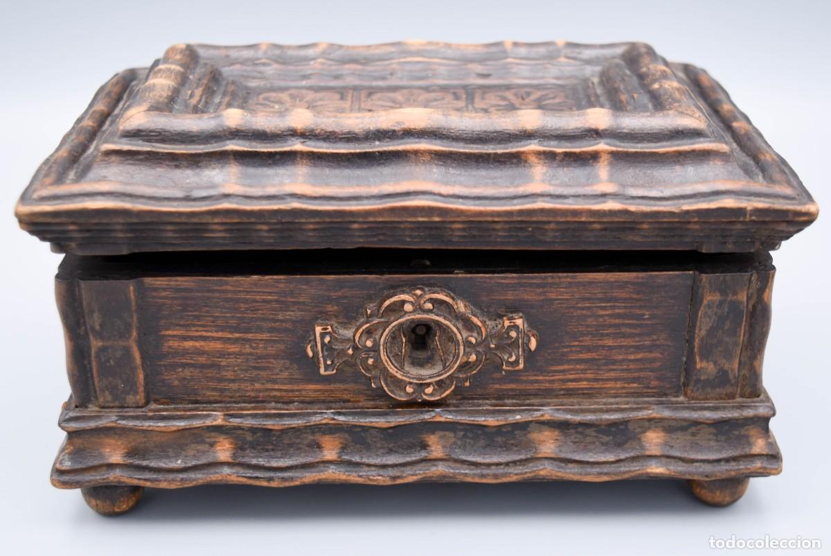 Antig&uuml;edades: Caja de madera antigua - Foto 9