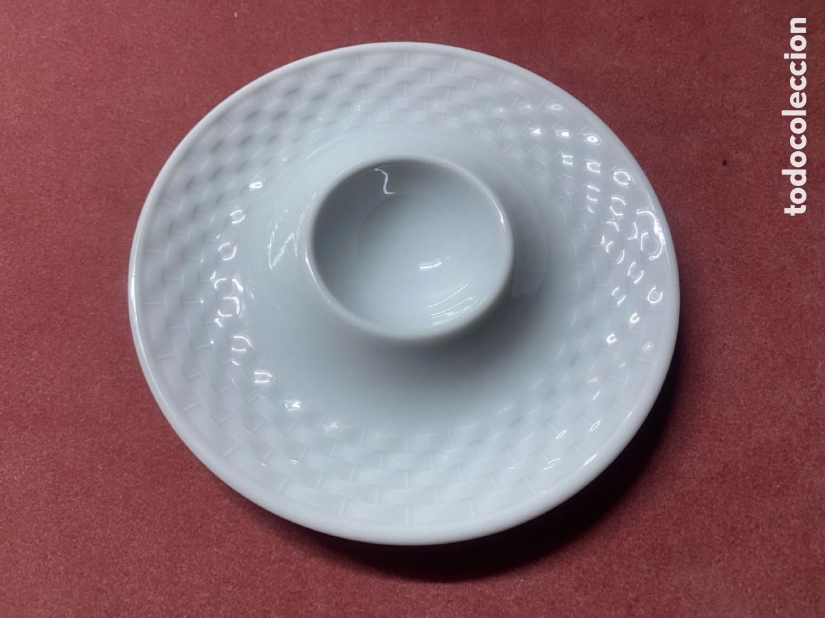 Antig&uuml;edades: Huevera de porcelana - Foto 1