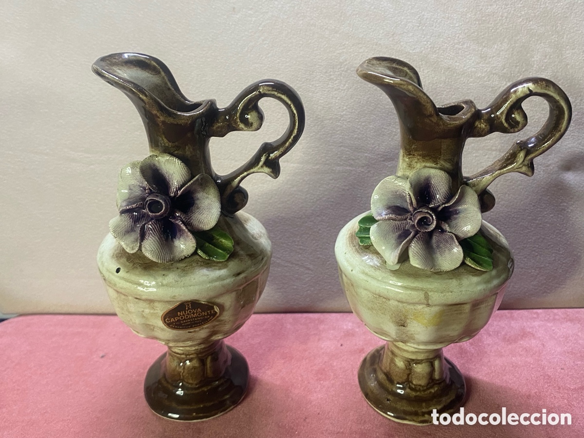 Antig&uuml;edades: Pareja de jarritas Capodimonte - Foto 1