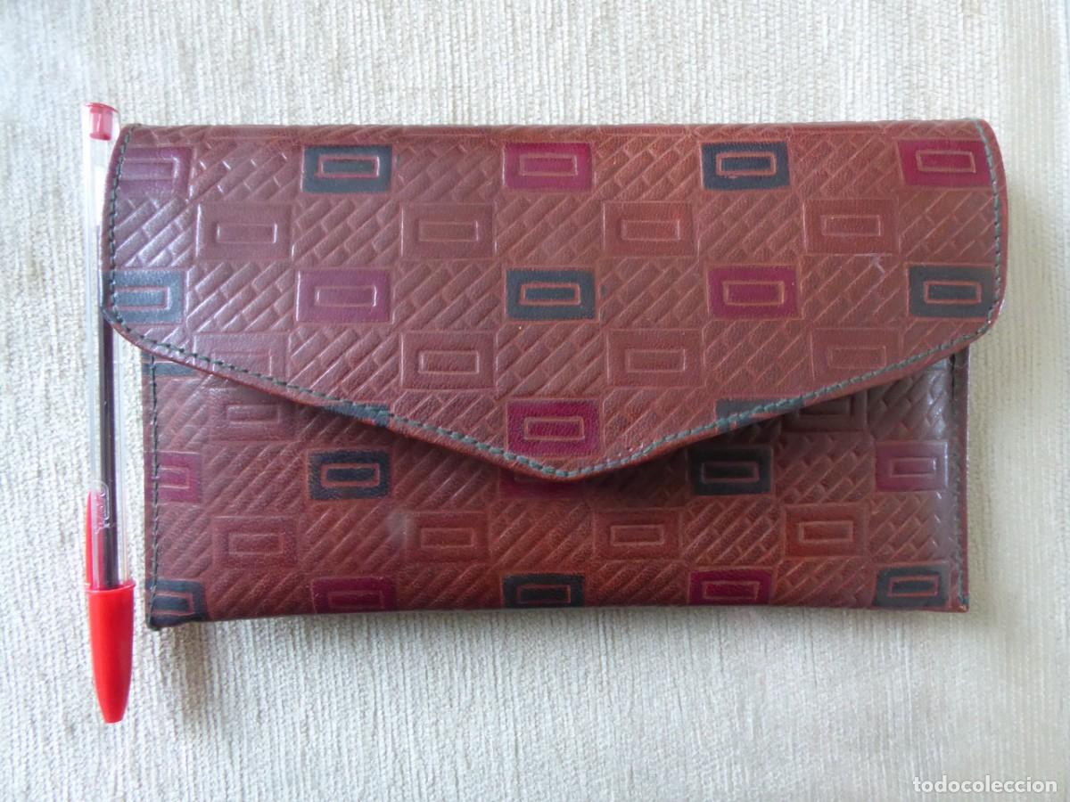 Antig&uuml;edades: Cartera forrada vintage - Foto 1
