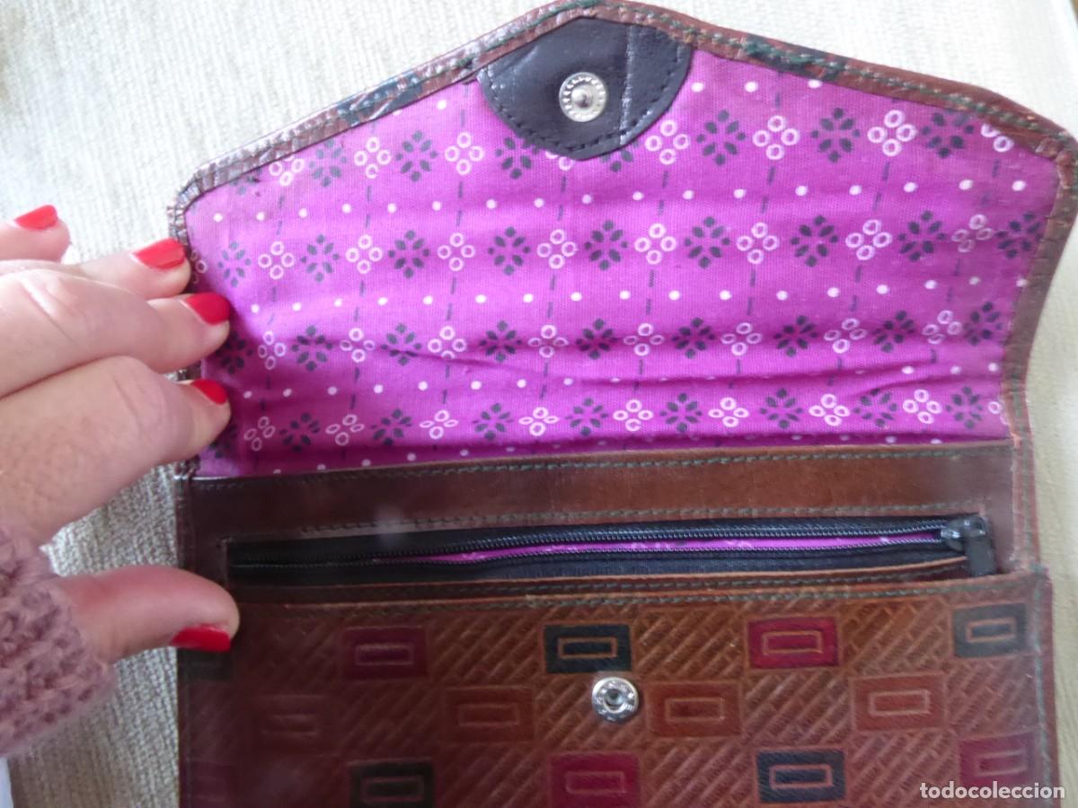 Antig&uuml;edades: Cartera forrada vintage - Foto 3