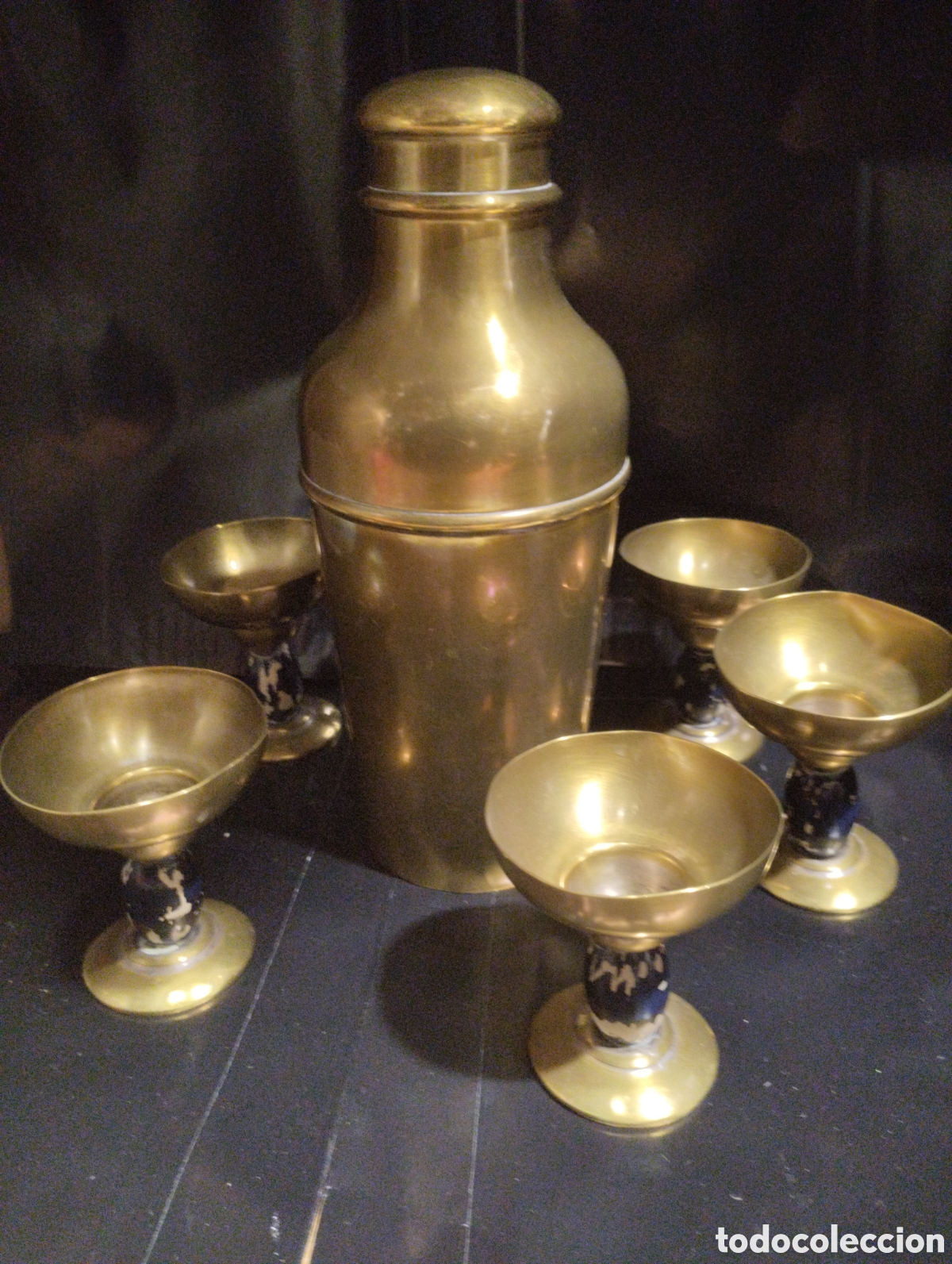Antig&uuml;edades: ANTIGUA COCTELERA COCKTELERA BRONCE CON 5 COPAS