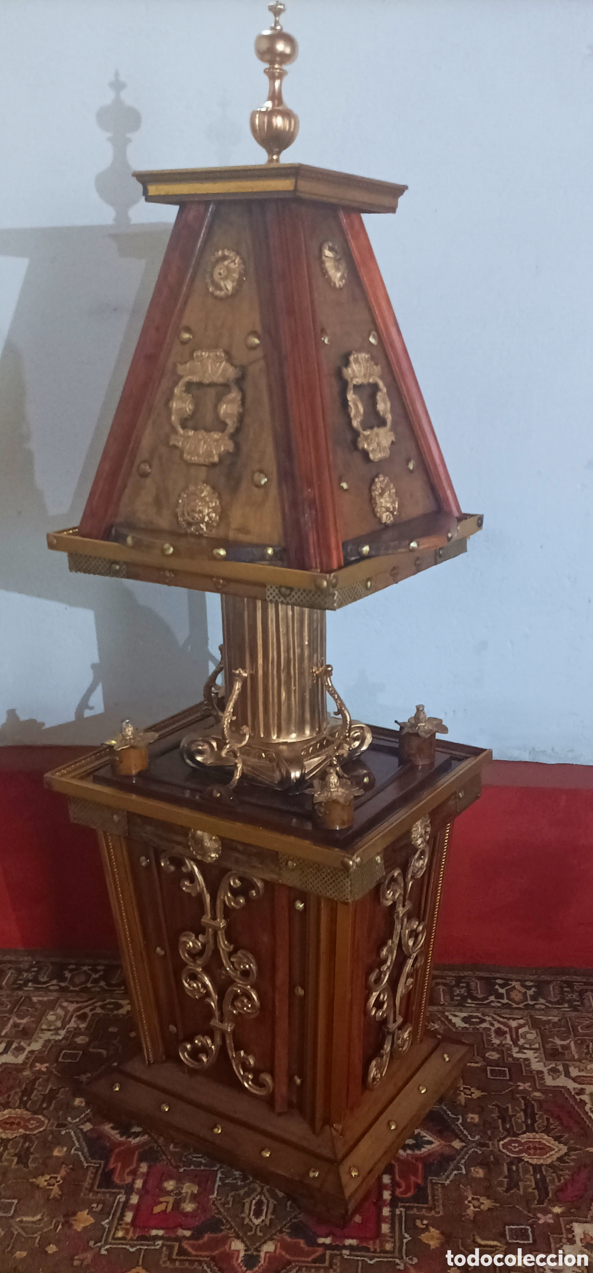 Antig&uuml;edades: Facistol de madera ,metal y bronce - Foto 1