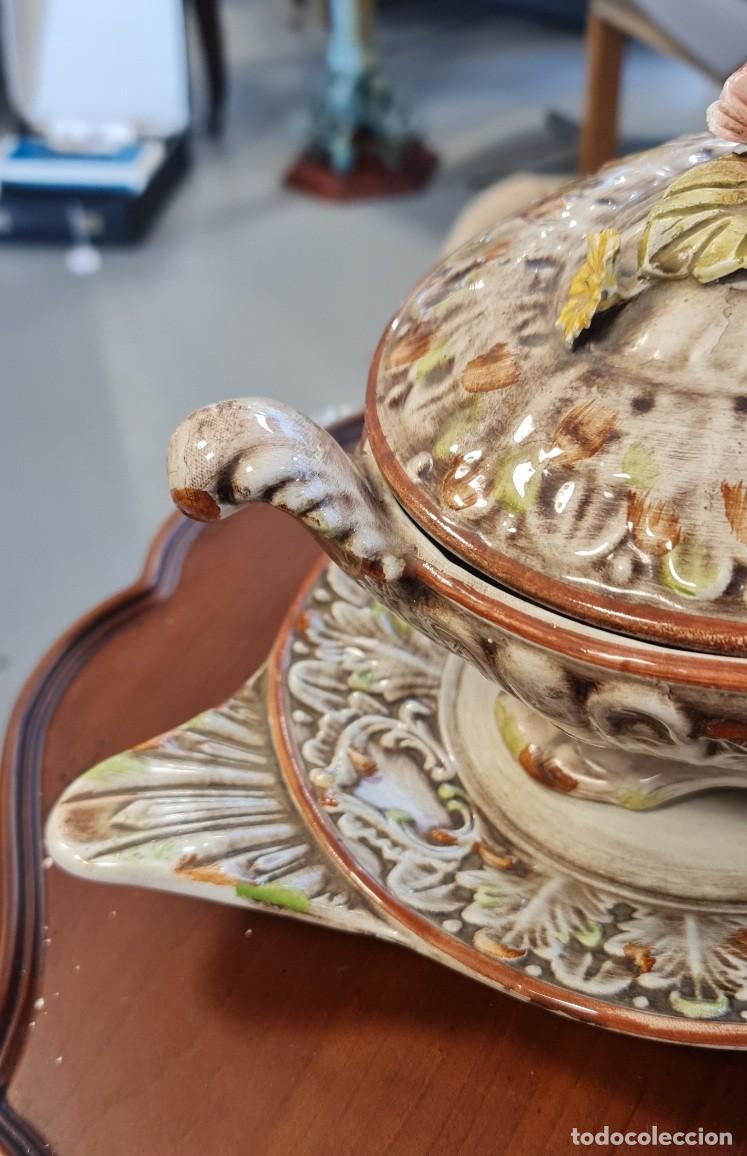 Antig&uuml;edades: Sopera, fuente de presentaci&oacute;n y cucharon Capodimonte - Foto 3