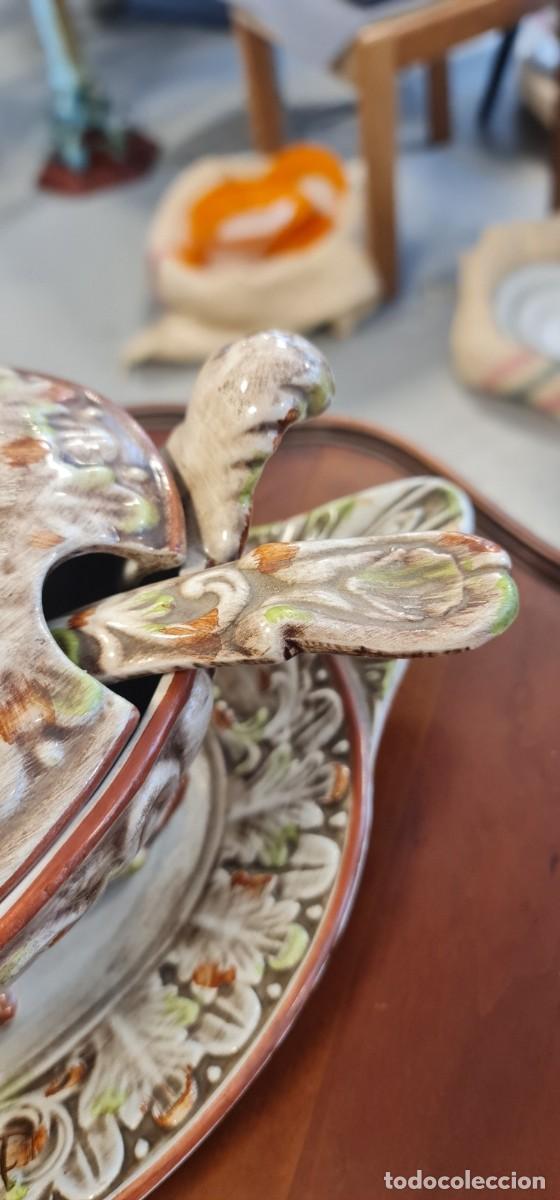 Antig&uuml;edades: Sopera, fuente de presentaci&oacute;n y cucharon Capodimonte - Foto 4