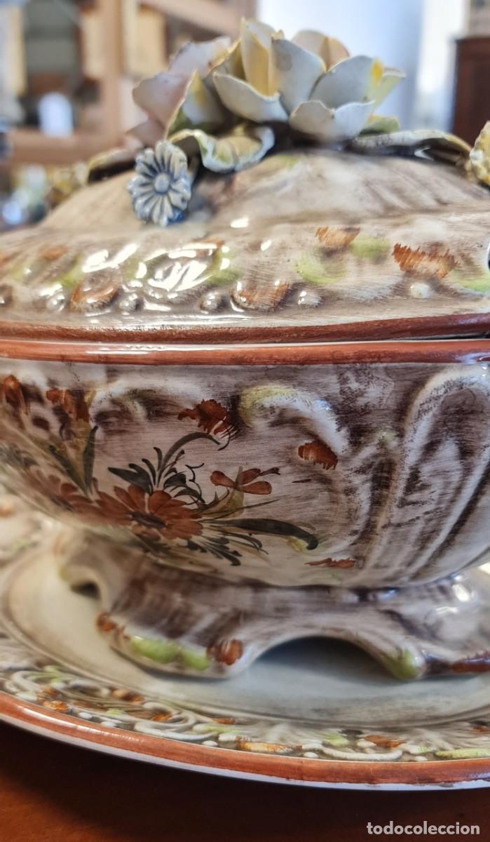 Antig&uuml;edades: Sopera, fuente de presentaci&oacute;n y cucharon Capodimonte - Foto 7