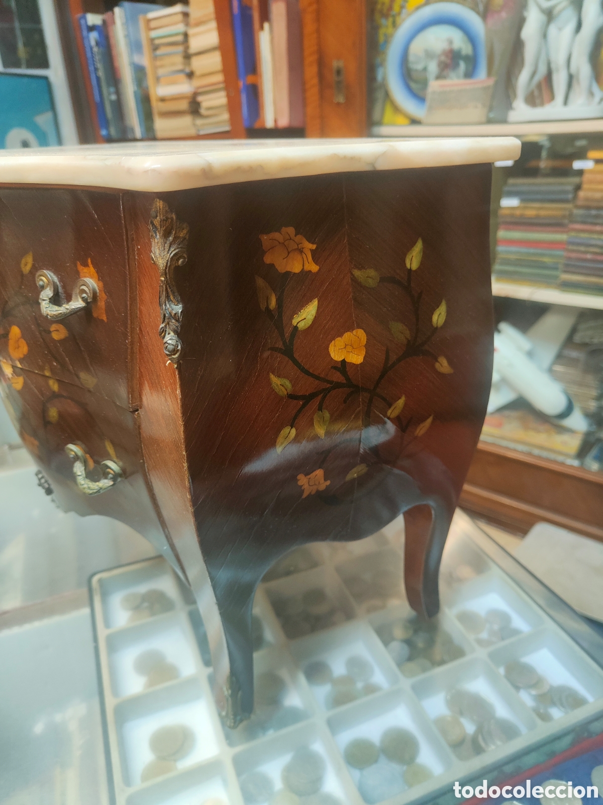 Antig&uuml;edades: Comod&iacute;n estilo luis XV con marqueter&iacute;a - Foto 2