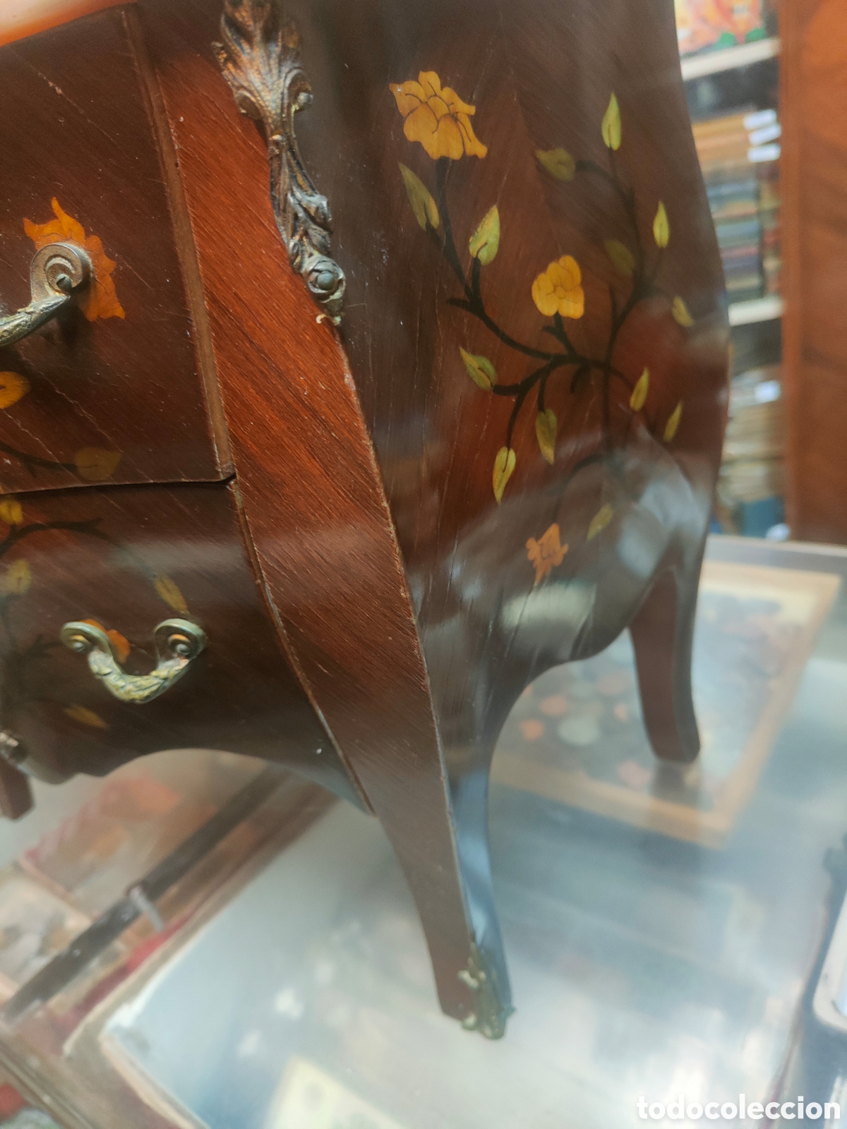Antig&uuml;edades: Comod&iacute;n estilo luis XV con marqueter&iacute;a - Foto 4
