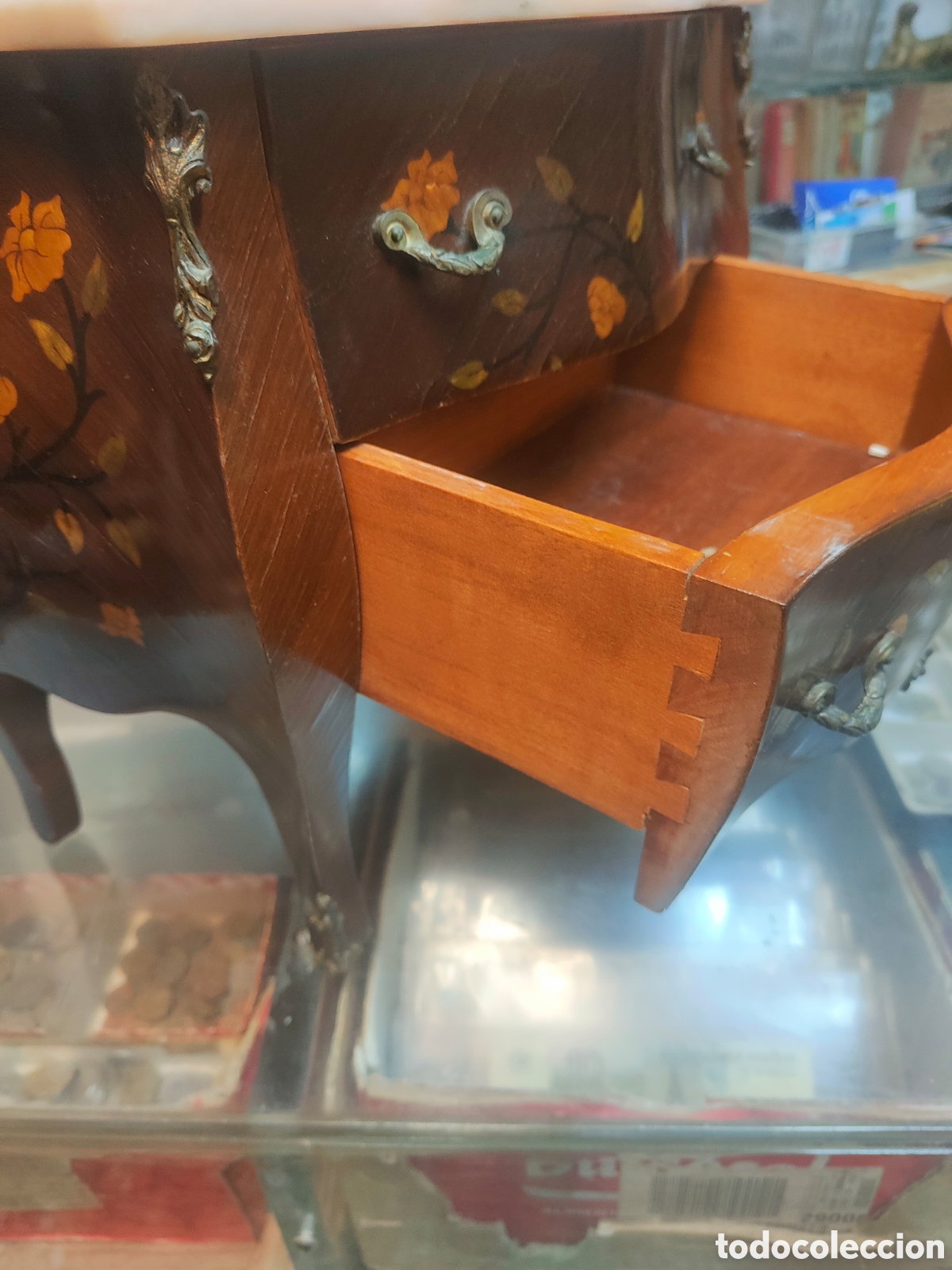 Antig&uuml;edades: Comod&iacute;n estilo luis XV con marqueter&iacute;a - Foto 12