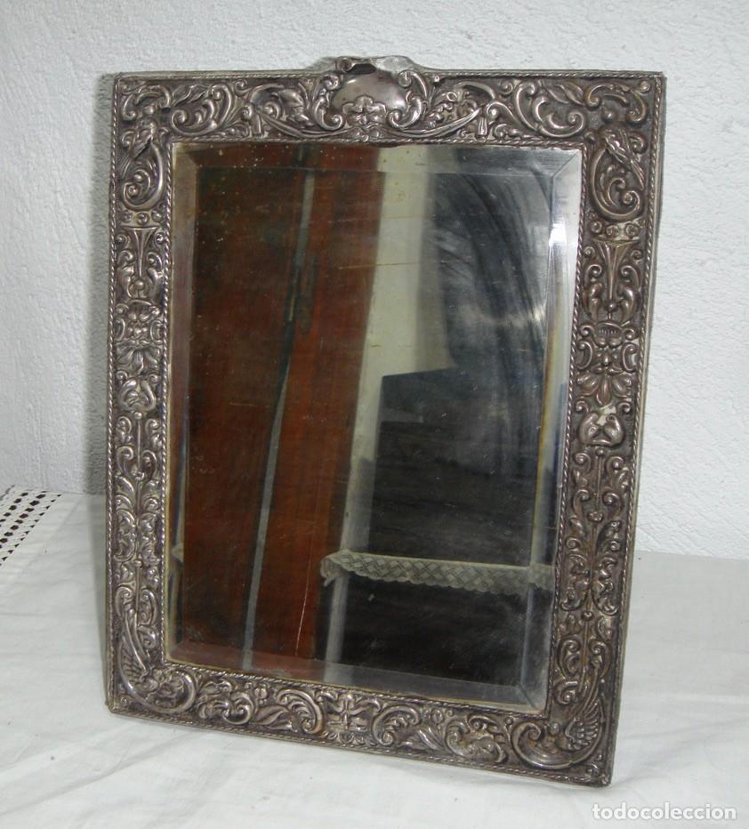 Antig&uuml;edades: Espejo biselado con marco de plata repujada. Ca. 1880-1910 - Foto 3