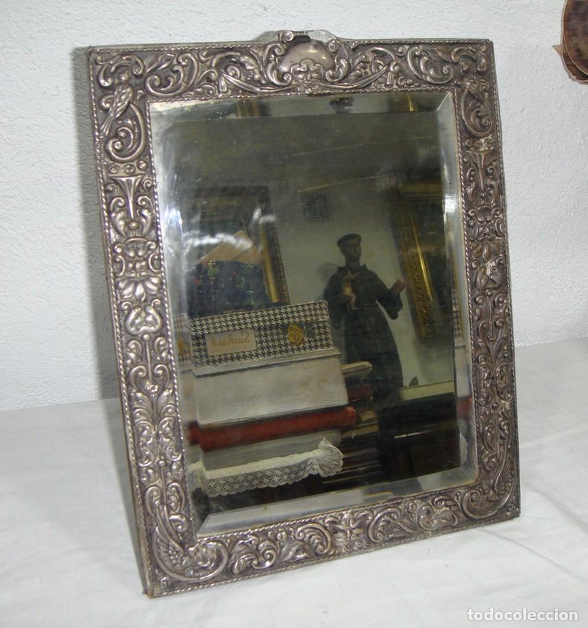 Antig&uuml;edades: Espejo biselado con marco de plata repujada. Ca. 1880-1910 - Foto 5