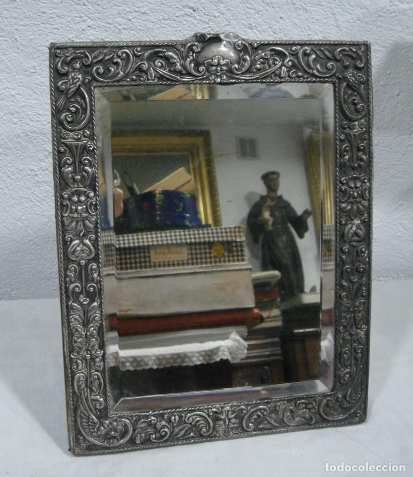 Antig&uuml;edades: Espejo biselado con marco de plata repujada. Ca. 1880-1910 - Foto 6