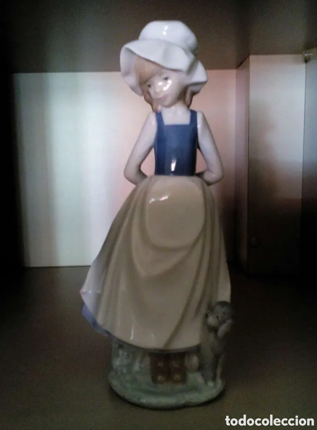 Antig&uuml;edades: Figura de lladro ni&ntilde;a con perro - Foto 2