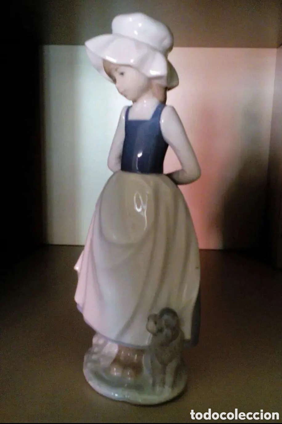 Antig&uuml;edades: Figura de lladro ni&ntilde;a con perro - Foto 1
