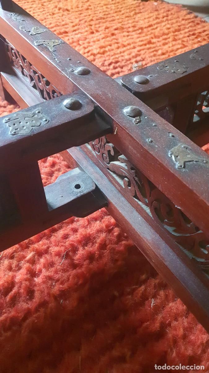 Antig&uuml;edades: Mesa centro cabeza metal dragones - Foto 4