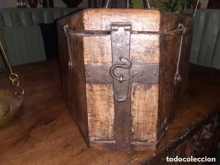 Antig&uuml;edades: Licorera de monasterio s. XVI - Foto 2