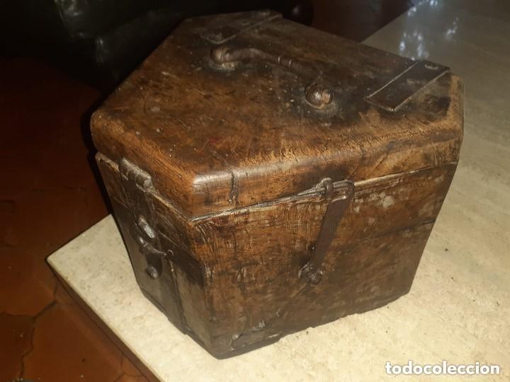 Antig&uuml;edades: Licorera de monasterio s. XVI - Foto 5
