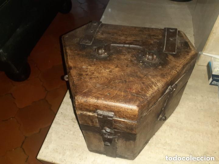 Antig&uuml;edades: Licorera de monasterio s. XVI - Foto 7