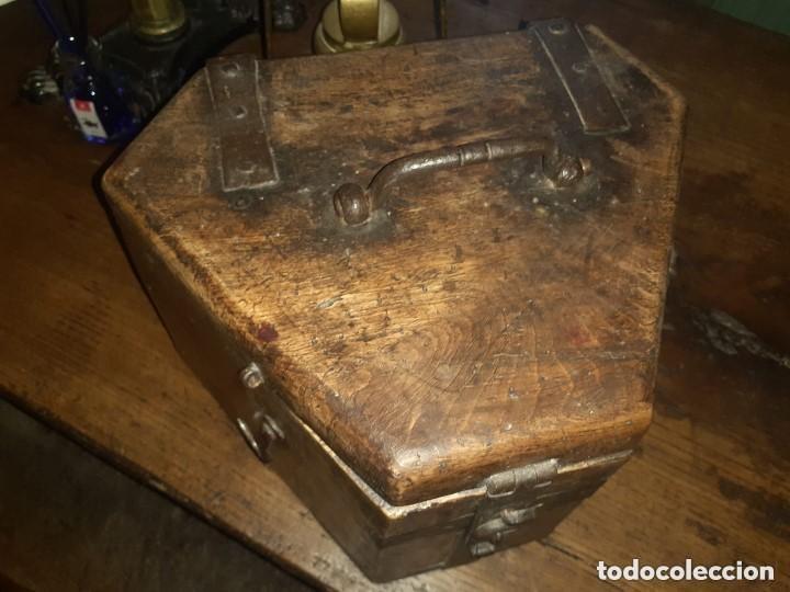 Antig&uuml;edades: Licorera de monasterio s. XVI - Foto 8