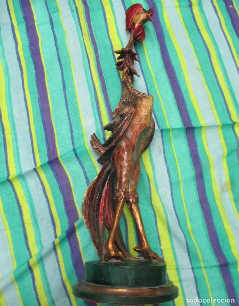 Antig&uuml;edades: Antiguo gallo de madera policromado - Foto 1