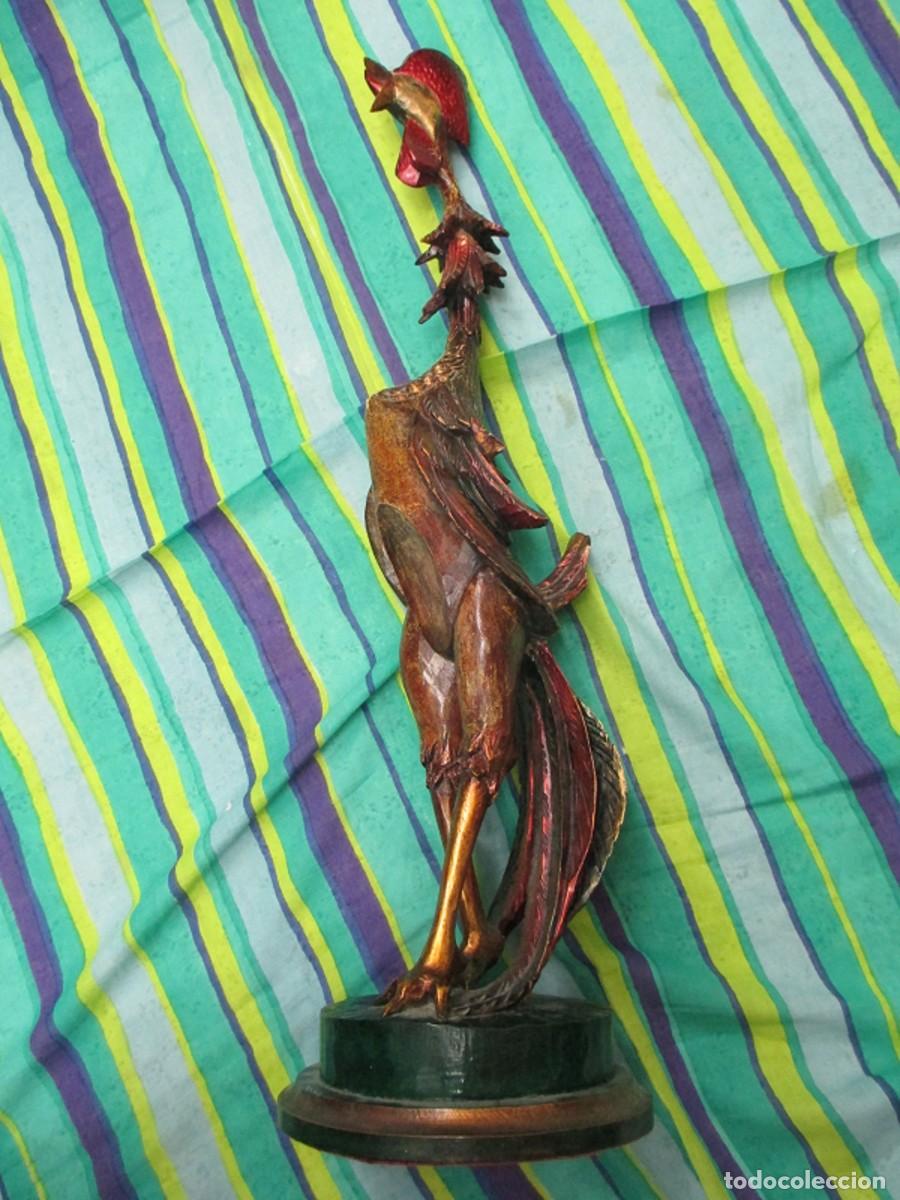 Antig&uuml;edades: Antiguo gallo de madera policromado - Foto 2