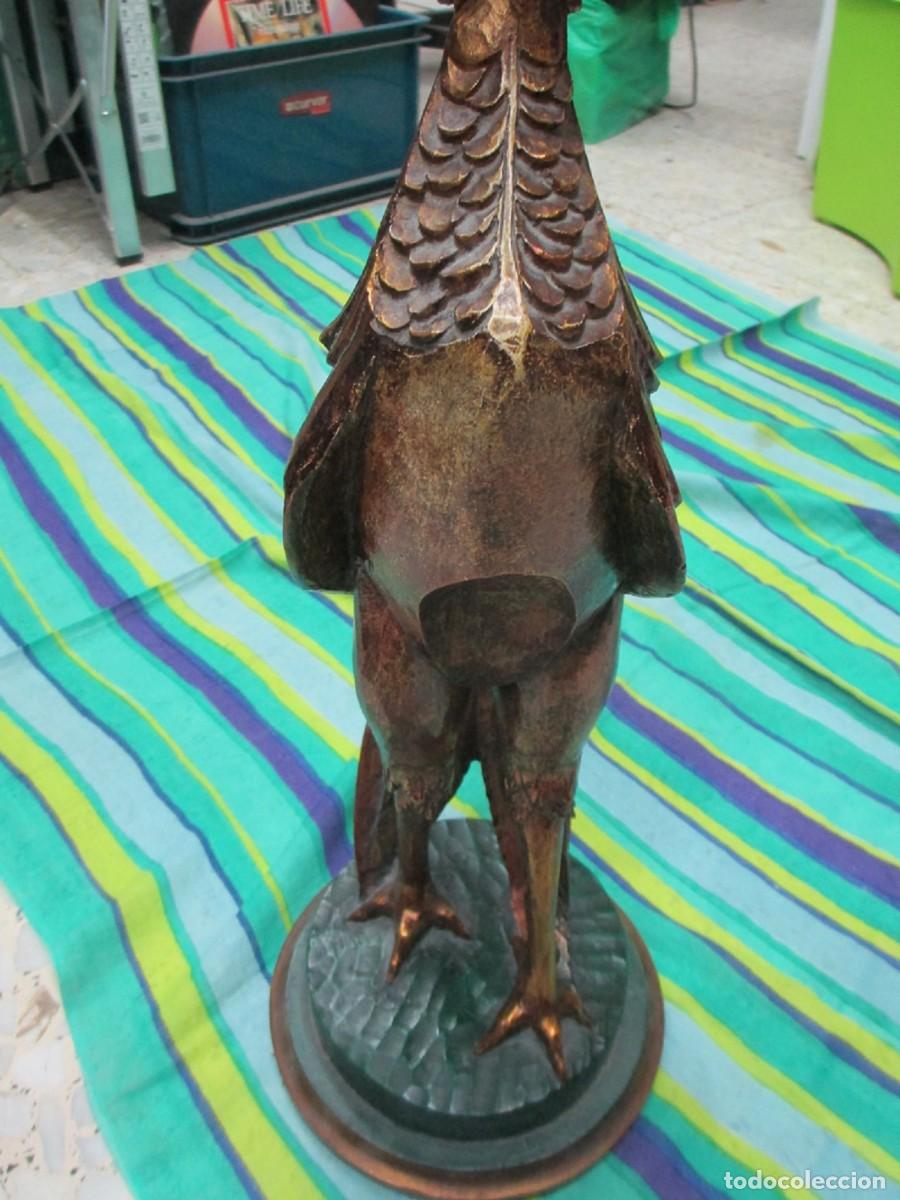 Antig&uuml;edades: Antiguo gallo de madera policromado - Foto 6