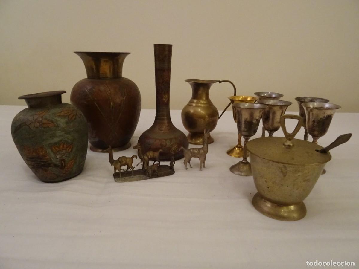 Antig&uuml;edades: Lote de objetos decorativos de metal - Foto 1