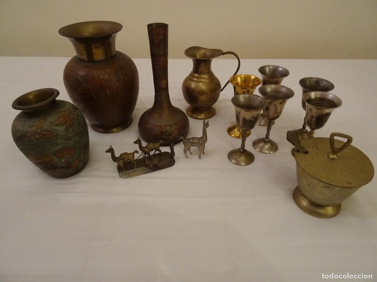 Antig&uuml;edades: Lote de objetos decorativos de metal - Foto 2