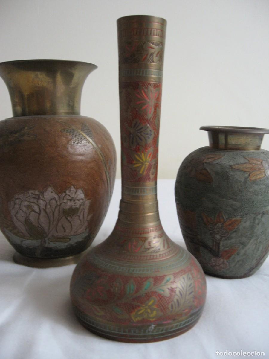 Antig&uuml;edades: Lote de objetos decorativos de metal - Foto 15