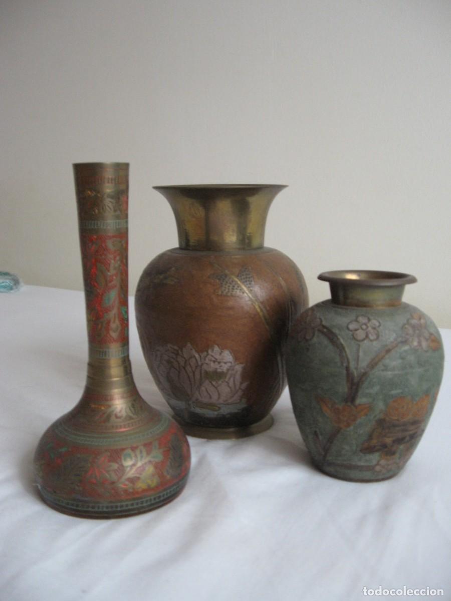 Antig&uuml;edades: Lote de objetos decorativos de metal - Foto 17