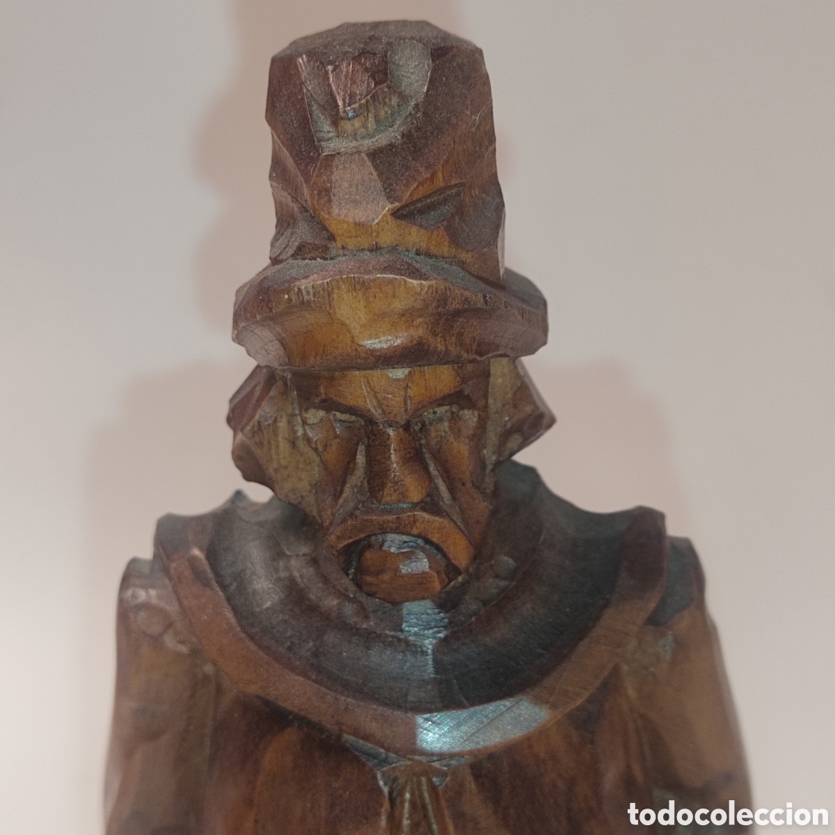 Antig&uuml;edades: FIGURA TALLADA EN MADERA. ALTURA 22,5cms - Foto 2