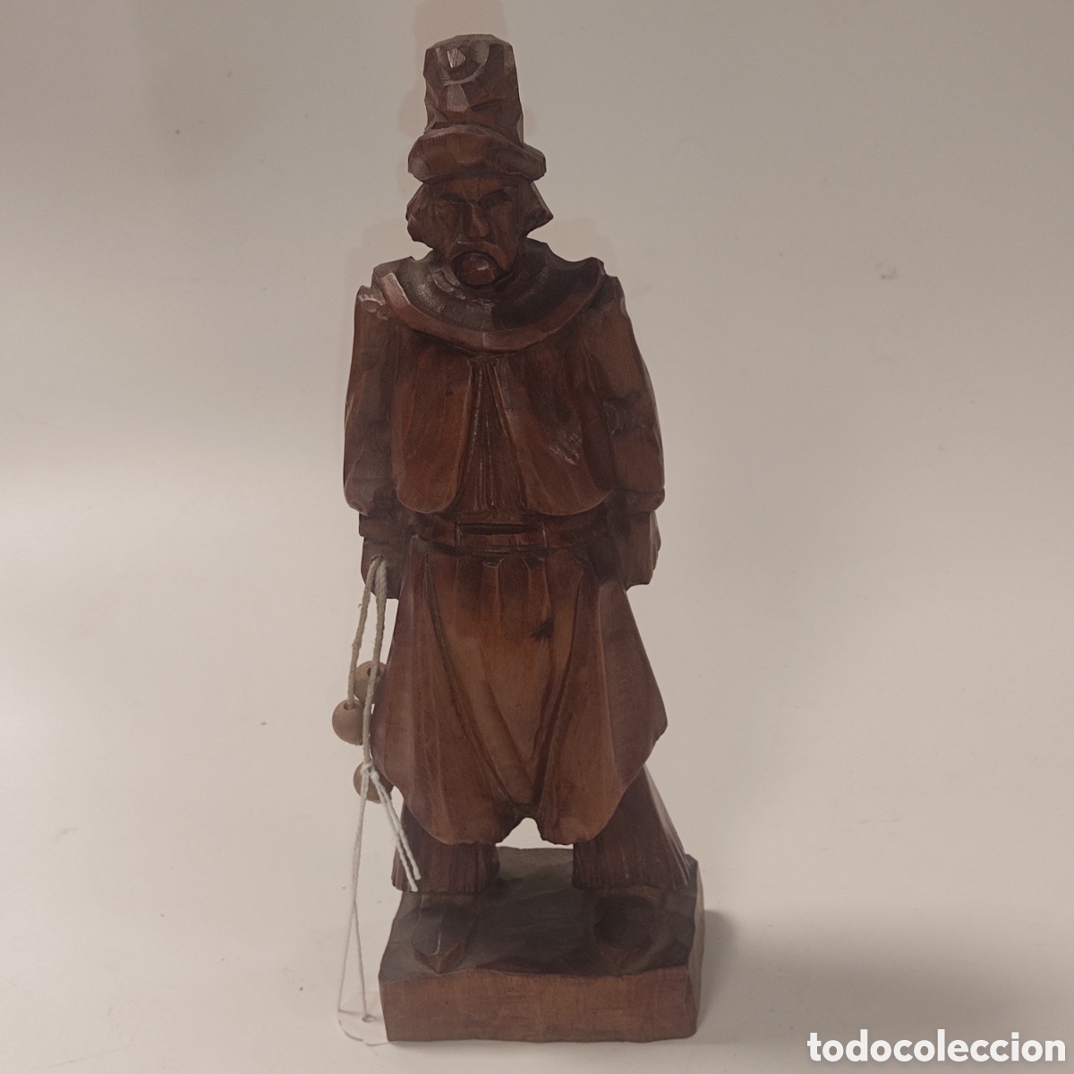 Antig&uuml;edades: FIGURA TALLADA EN MADERA. ALTURA 22,5cms - Foto 1