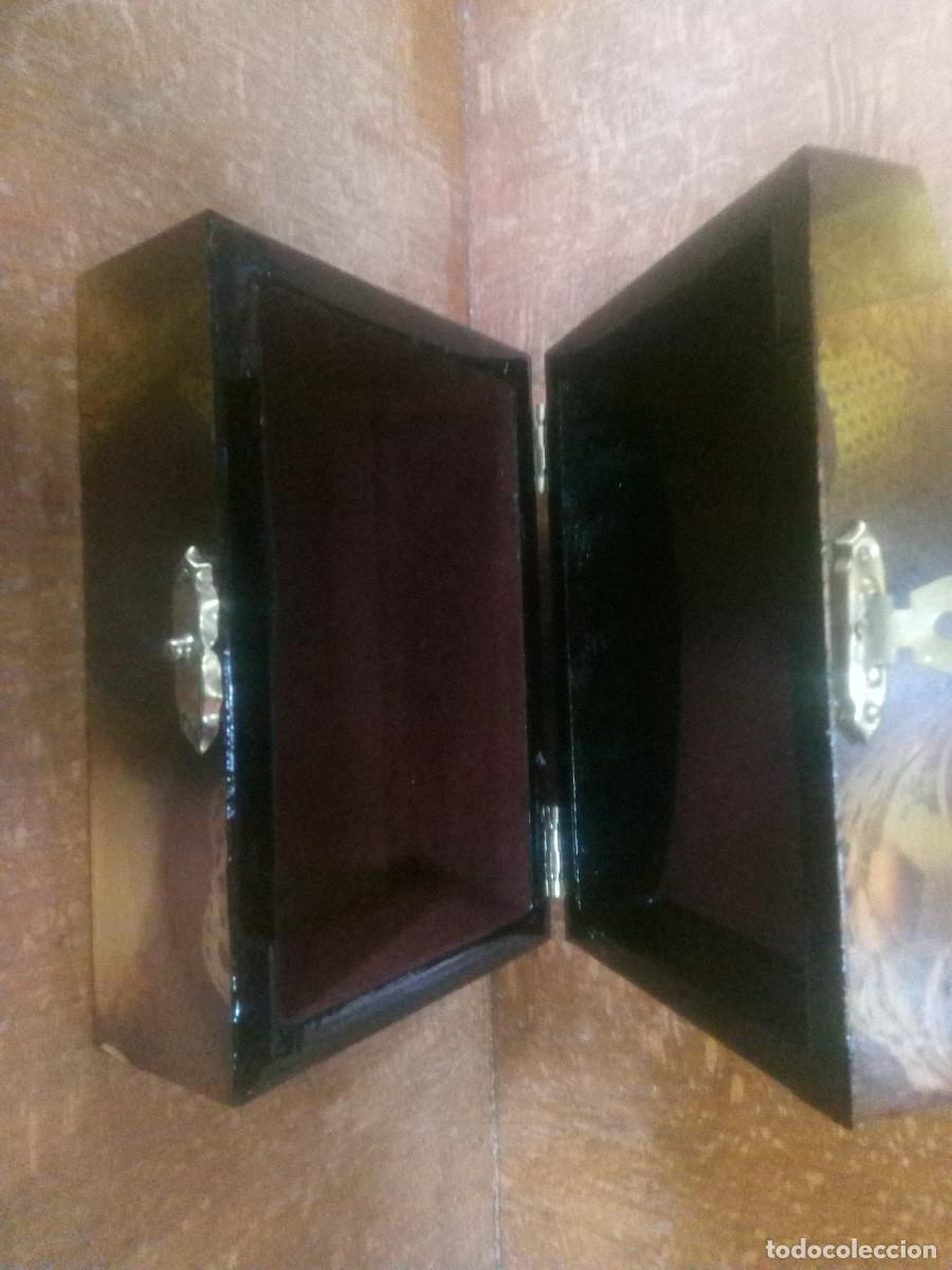 Antig&uuml;edades: CAJA DE MADERA DECORADA - Foto 2
